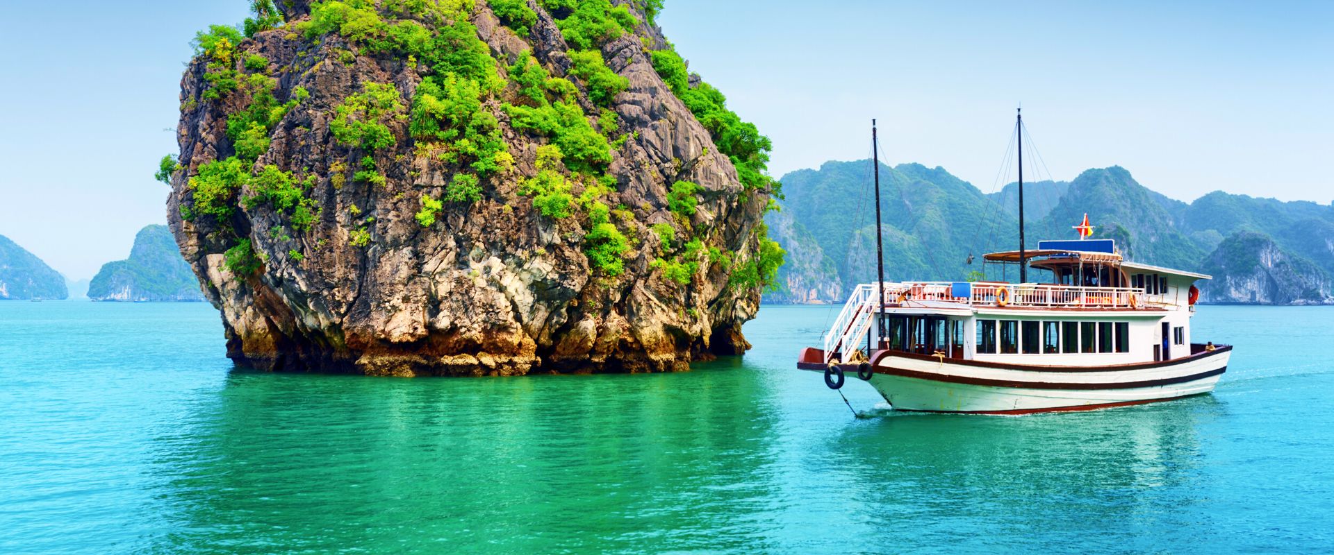 Boat in Ha long bay